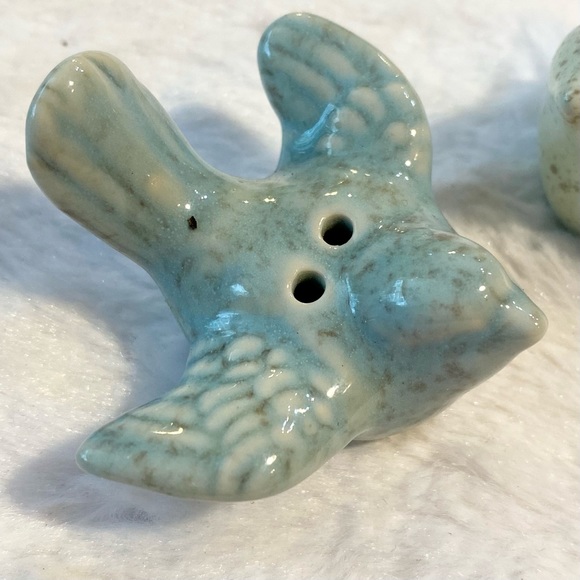 Vintage Small Birds Ceramic Salt & Pepper Shakers - Picture 4 of 6